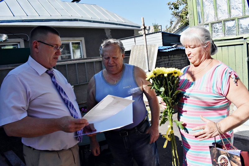 В Ленинском районе Воронежа поздравили с юбилеем руководителя уличкома