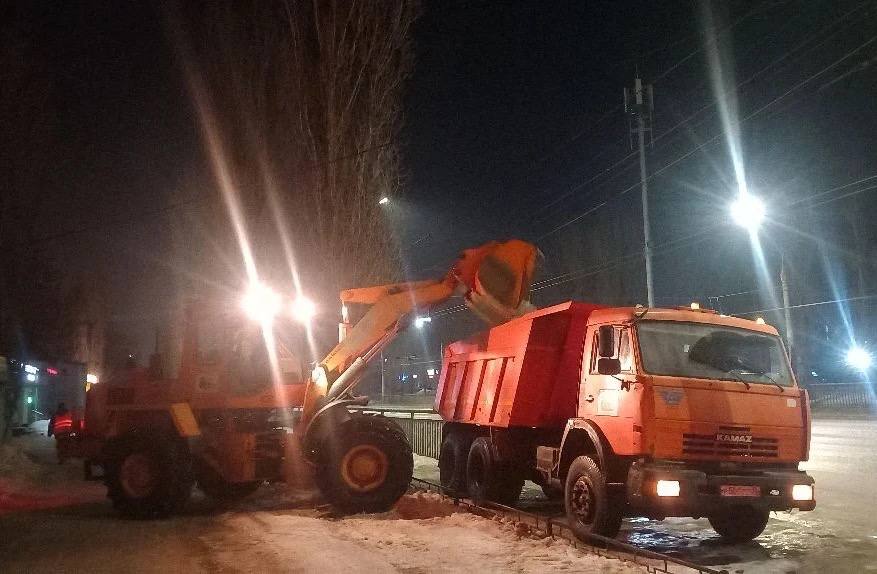 Ночью 2 марта улицы Воронежа от снега чистили 124 единицы спецтехники