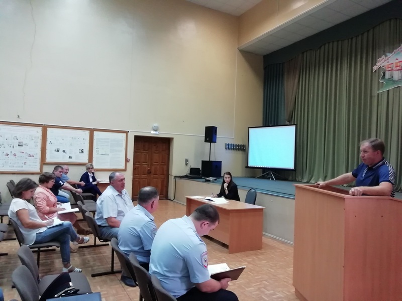 В Коминтерновском районе Воронежа обсудили подготовку учреждений образования к предстоящему учебному году