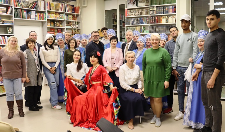 В Ленинском районе проходят оригинальные новогодние мероприятия