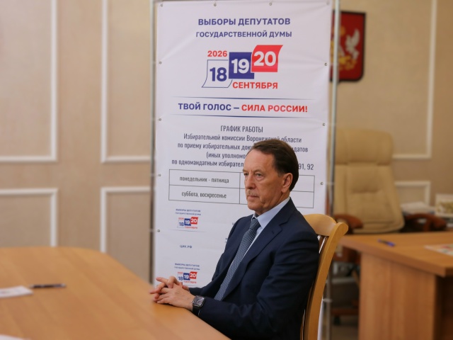 Вице-спикер Госдумы Алексей Гордеев представил документы в воронежский избирком