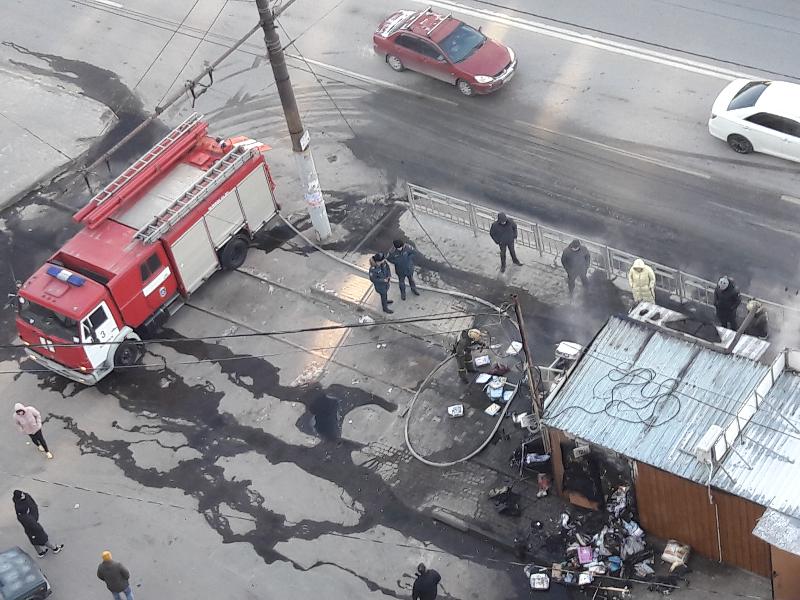 В Воронеже на ул. Южно-Моравской горел киоск