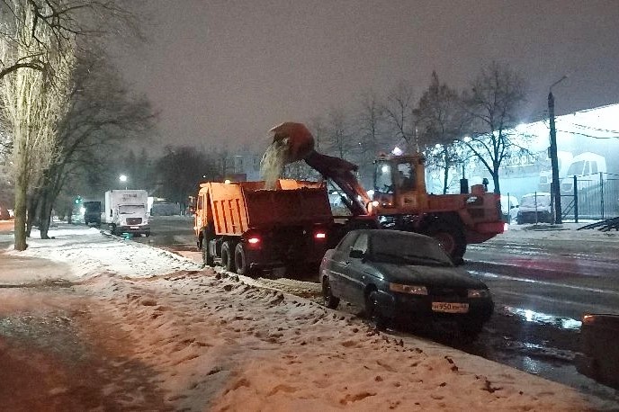 Работа комбината благоустройства на улично-дорожной сети района не останавливается