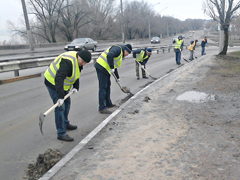 В Железнодорожном районе в рамках месячника благоустройства прошел очередной субботник