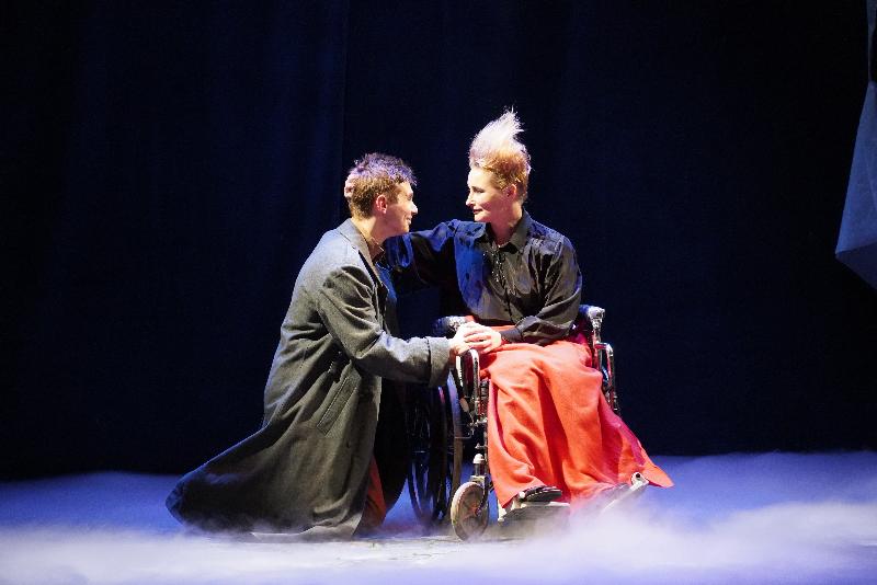 Авторскую интерпретацию пьесы о последних днях жизни Цветаевой представил в Воронеже московский режиссер