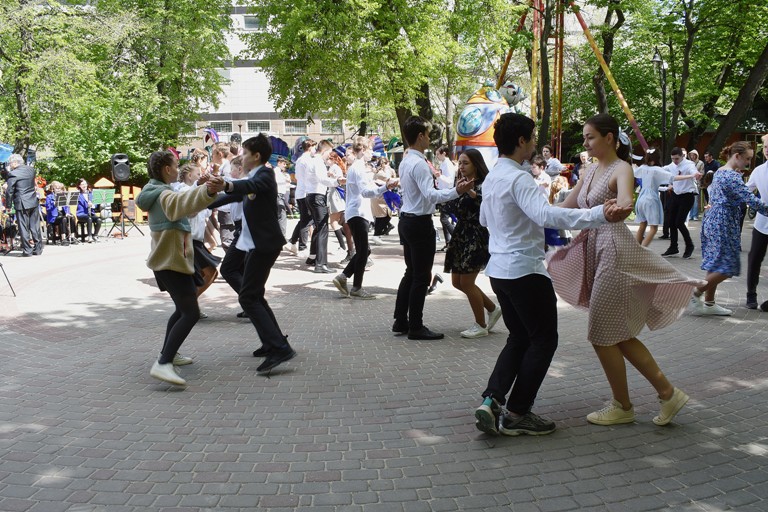 В Воронеже прошёл танцевальный марафон «Вальс Победы»