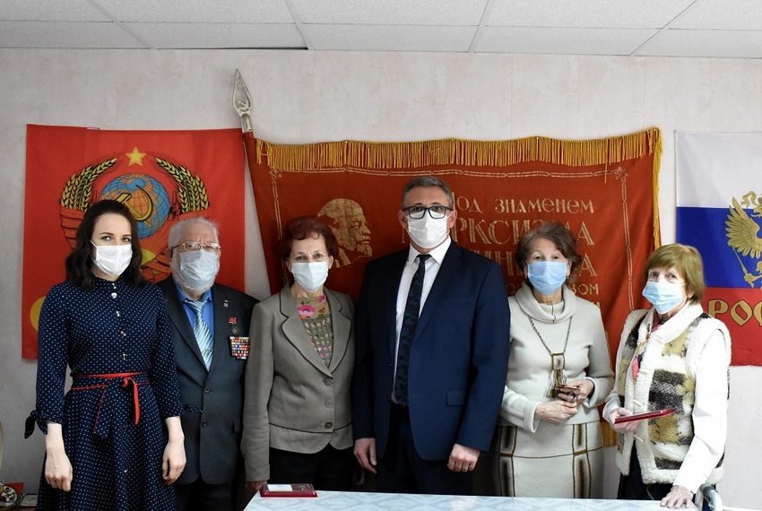 В Ленинском районе Воронежа наградили медалями активистов патриотической деятельности