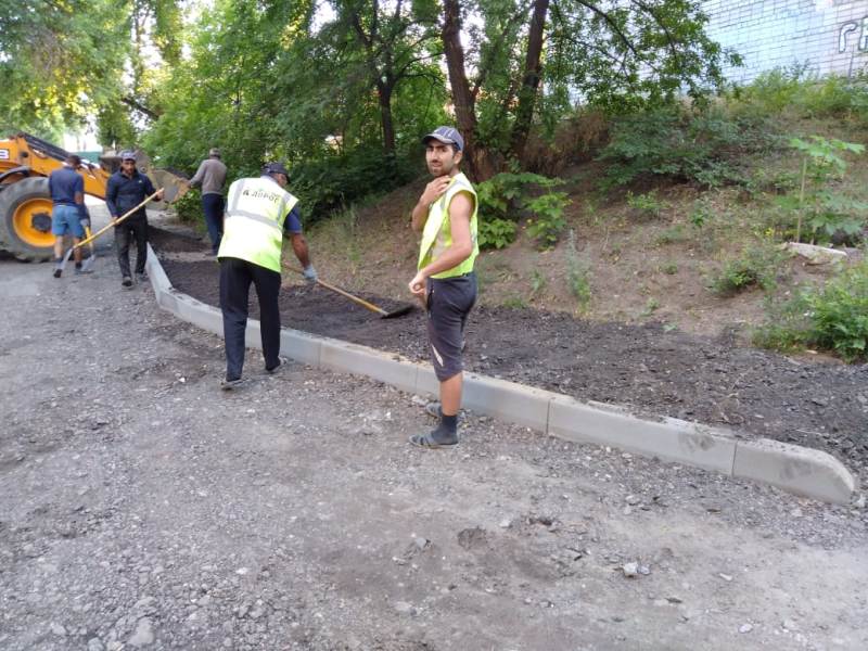 В Коминтерновском районе Воронежа продолжаются работы по благоустройству