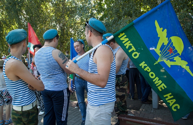 Власти Воронежской области поздравили с Днем ВДВ