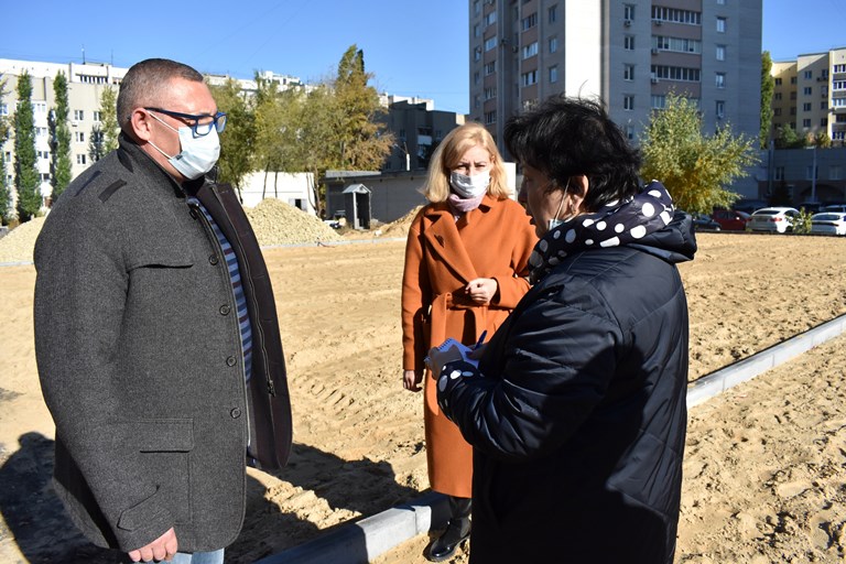 В Ленинском районе обсудили проект озеленения нового сквера