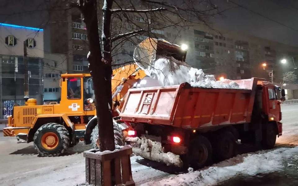 Более 4 тыс. кубометров снега вывезли за ночь с улиц Воронежа