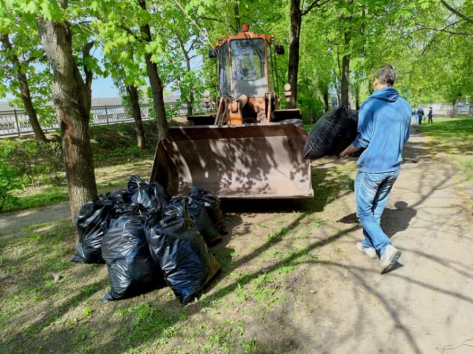 Участие в общегородском субботнике принял Ленинский район