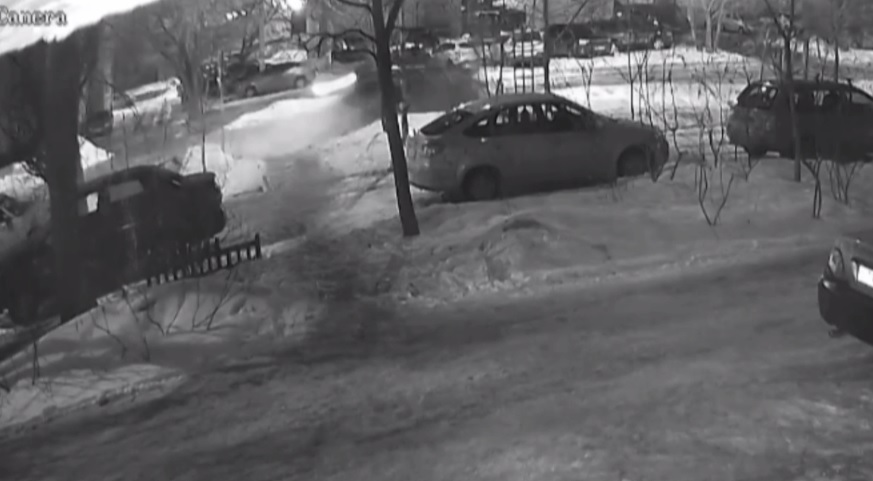 Момент ДТП со столбом в Воронеже попал на видео