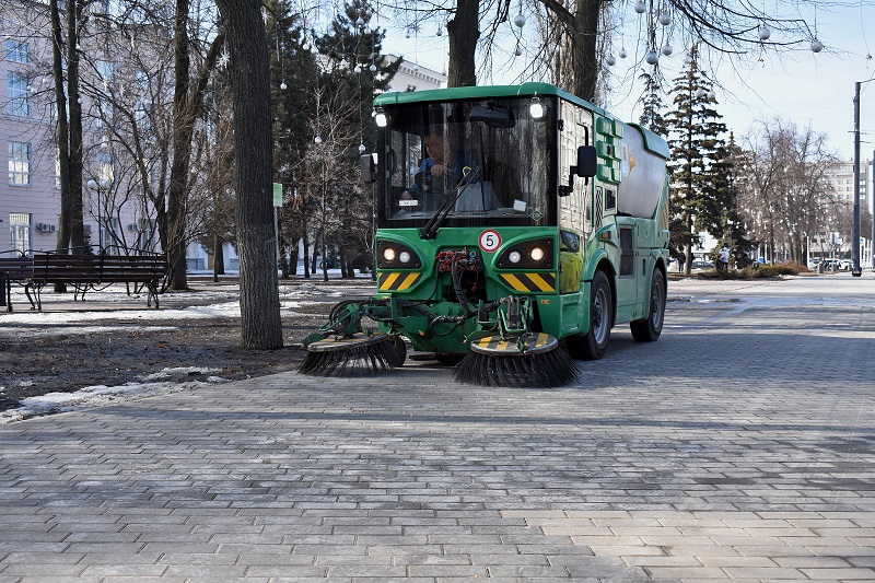 В Ленинском районе используют прогрессивные методы уборки улиц