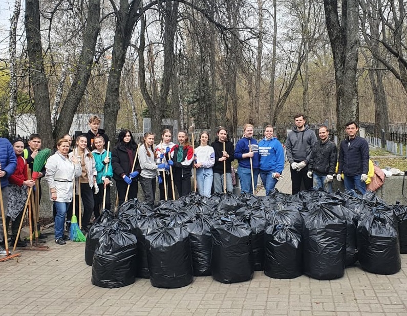 В Коминтерновском районе приводят в порядок братские могилы и воинские захоронения