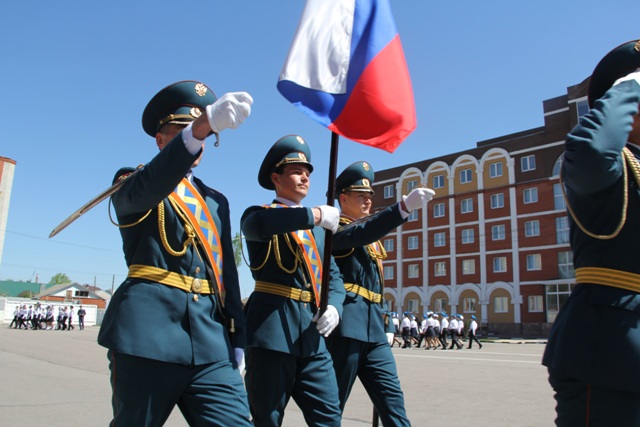 В Ленинском районе Воронежа подвели итоги соревнований школьников в выполнении строевых приемов
