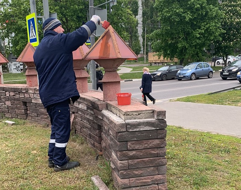 В Коминтерновском районе подкрасили Пирамиду