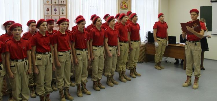 «Перед лицом своих товарищей»: в Ленинском районе Воронежа пополнились ряды юнармейцев