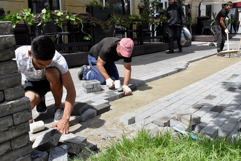 Причиной разрушений плиточного мощения в центре Воронежа назвали низкое качество материалов