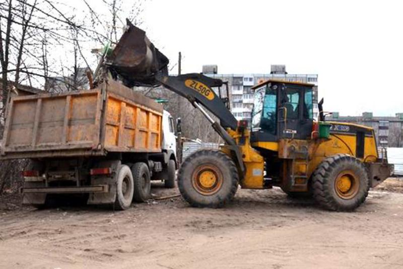 Борьба за чистоту: управа Железнодорожного района ликвидирует несанкционированную свалку
