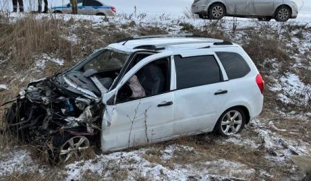 В лобовом ДТП с автобусом на воронежской трассе пострадали 2 пожилых человека