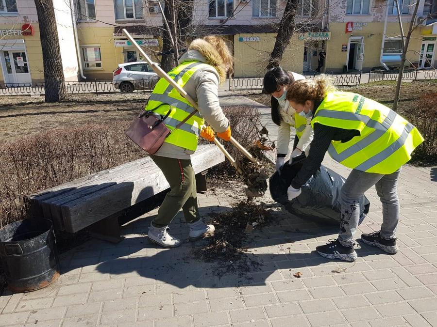 В Ленинском районе Воронежа прошёл субботник