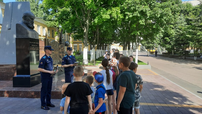 Дети Донбасса побывали в воронежском музее истории создания и развития военной авиации России