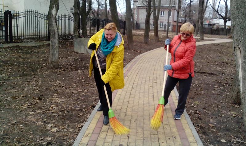 Трудились ударно: в Коминтерновском районе Воронежа прошел массовый субботник