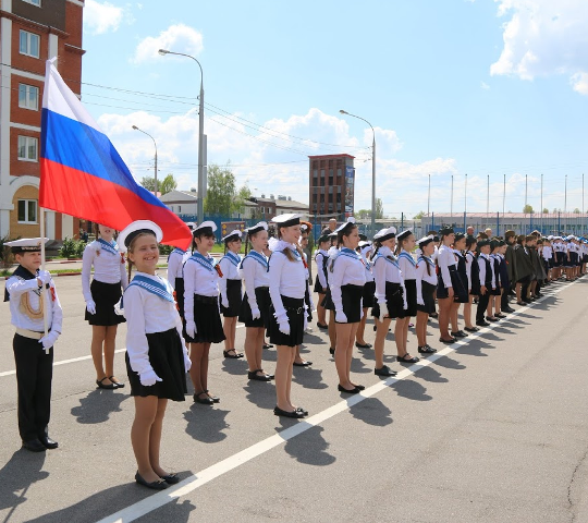 В Ленинском районе школьники соревновались в выполнении строевых приемов