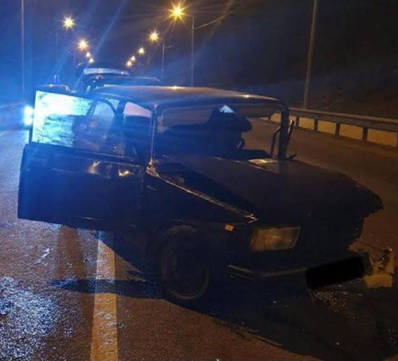 В лобовой аварии на воронежской трассе пострадали 2 человека