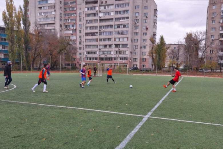 Определились лучшие футбольные команды школ района