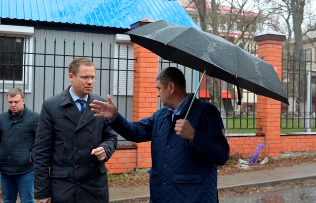 Ознакомился на месте: руководитель управы Центрального района  Воронежа провел выездное совещание с жителями многоквартирных жилых домов