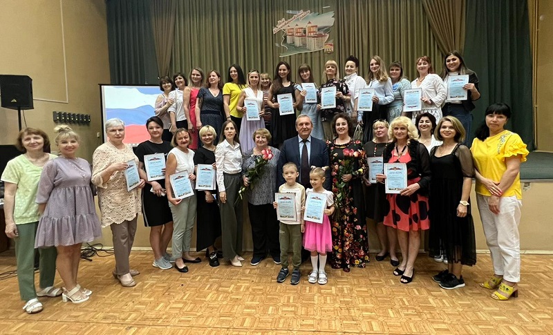 В Коминтерновском районе прошли торжества, посвященные Дню России