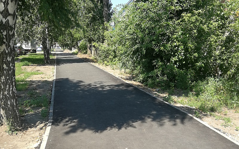 В Железнодорожном районе продолжается ремонт тротуаров