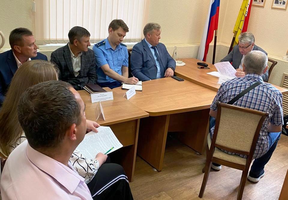 В Ленинском районе рассмотрели пути решения важных коммунальных проблем