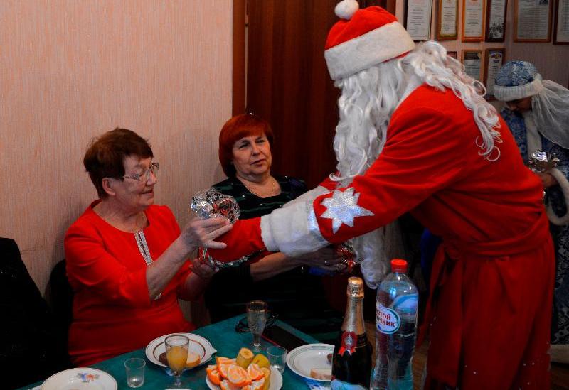 «Благодарим вас за достойную жизнь»: в Центральном районе Воронежа поздравили ветеранов Великой Отечественной войны