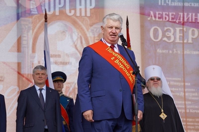Экс-мэра Воронежа Александра Цапина с 77-летием поздравил Сергей Петрин
