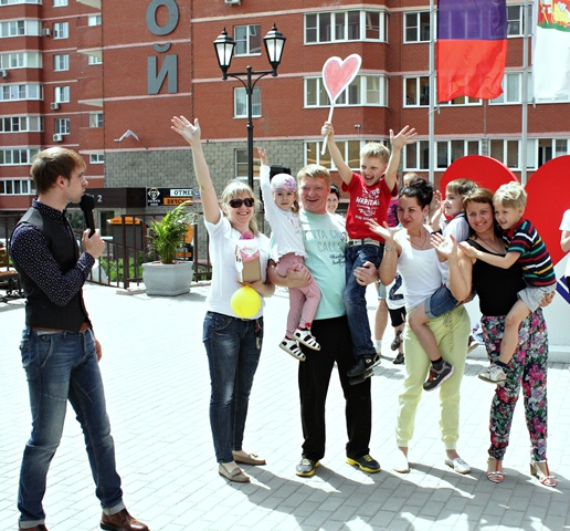 В Ленинском районе отметили день рождения микрорайона