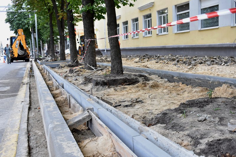 В Ленинском районе обустраивают тротуары по мировым стандартам