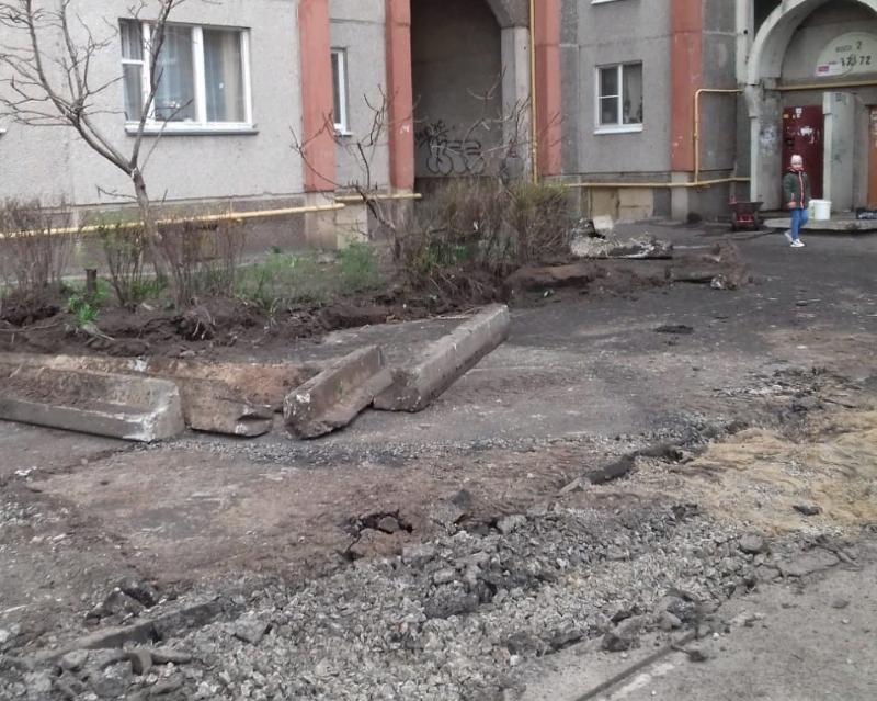 В Железнодорожном районе Воронежа благоустраивают дворовые территории