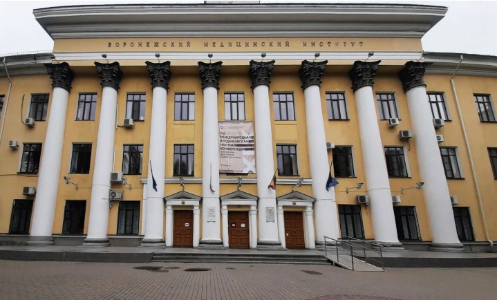 В воронежский медуниверситет нагрянули с обыском правоохранители