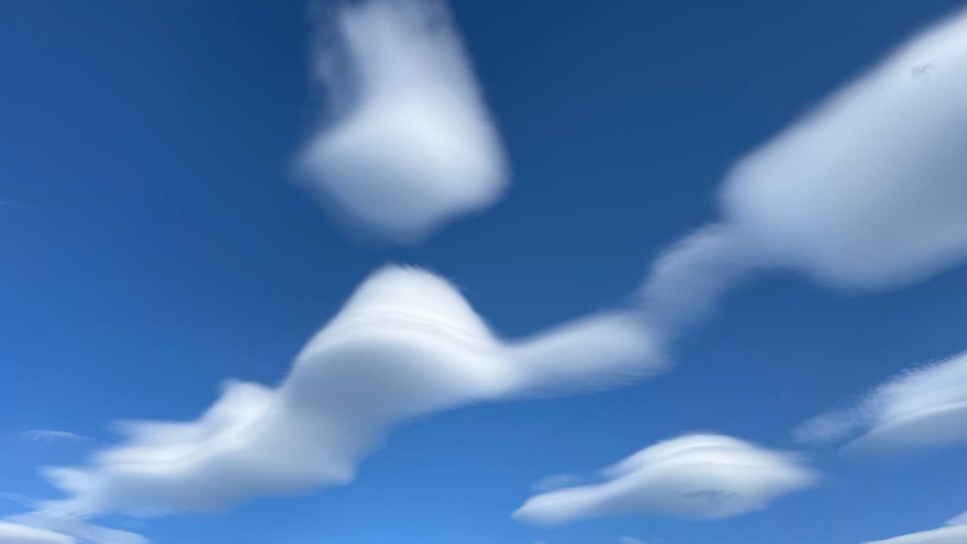 Редкие лентикулярные облака заметили в небе над Воронежем