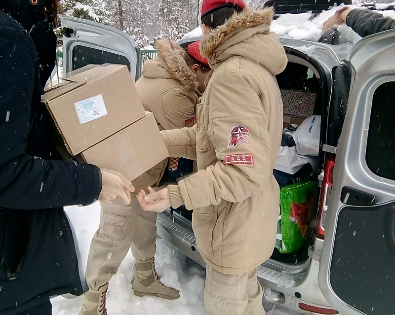 В Ленинском районе школьники продолжают благородную миссию