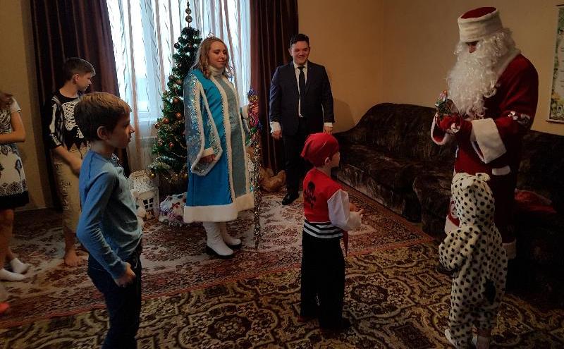 Непосредственны и добродушны: в Коминтерновском районе Воронежа с Новым годом поздравили многодетные семьи