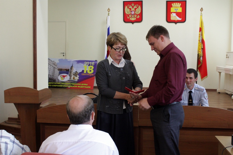 В Ленинском районе Воронежа дружинникам вручили удостоверения