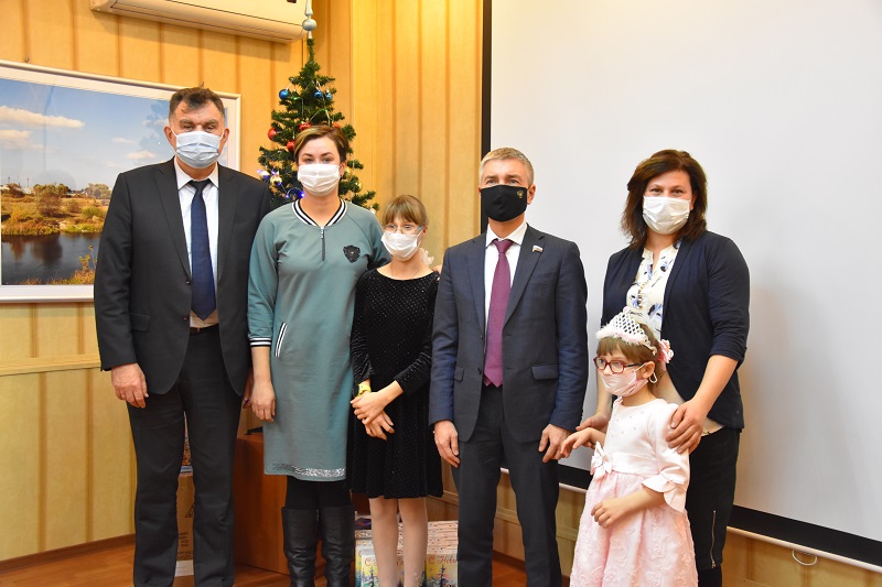 В Железнодорожном районе прошла акция «Ёлка желаний»