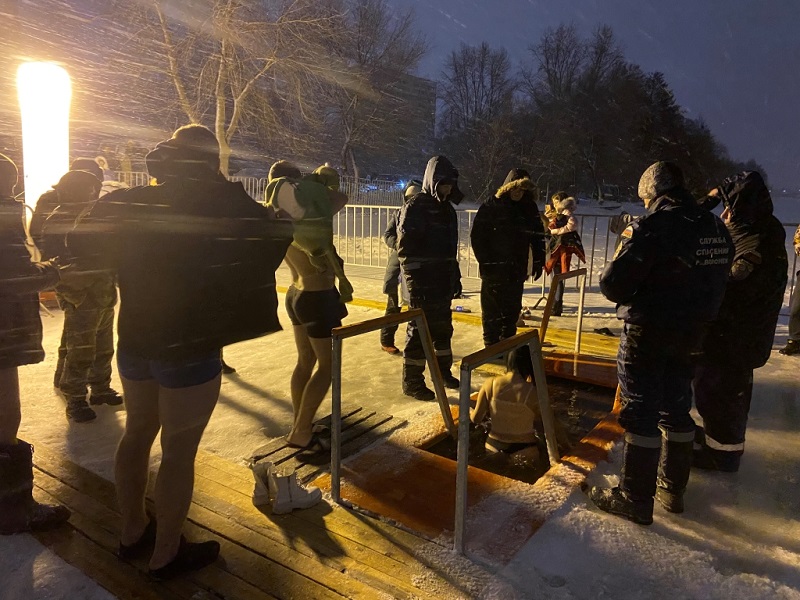 В Левобережном районе прошли Крещенские купания