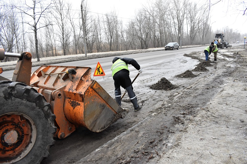 В Ленинском районе активизировалась работа по очистке дорог и тротуаров