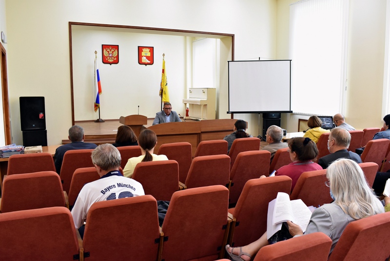 В Ленинском районе Воронежа обсудили вопросы подготовки к новому отопительному сезону