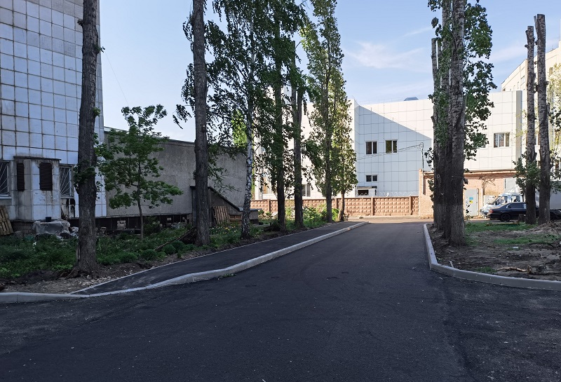 В Железнодорожном районе продолжается благоустройство дворов